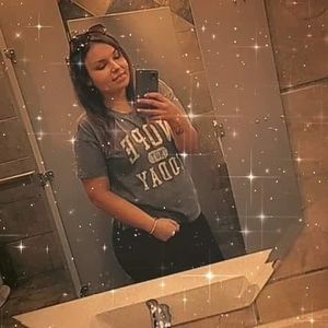 Meet your Posher, Devona